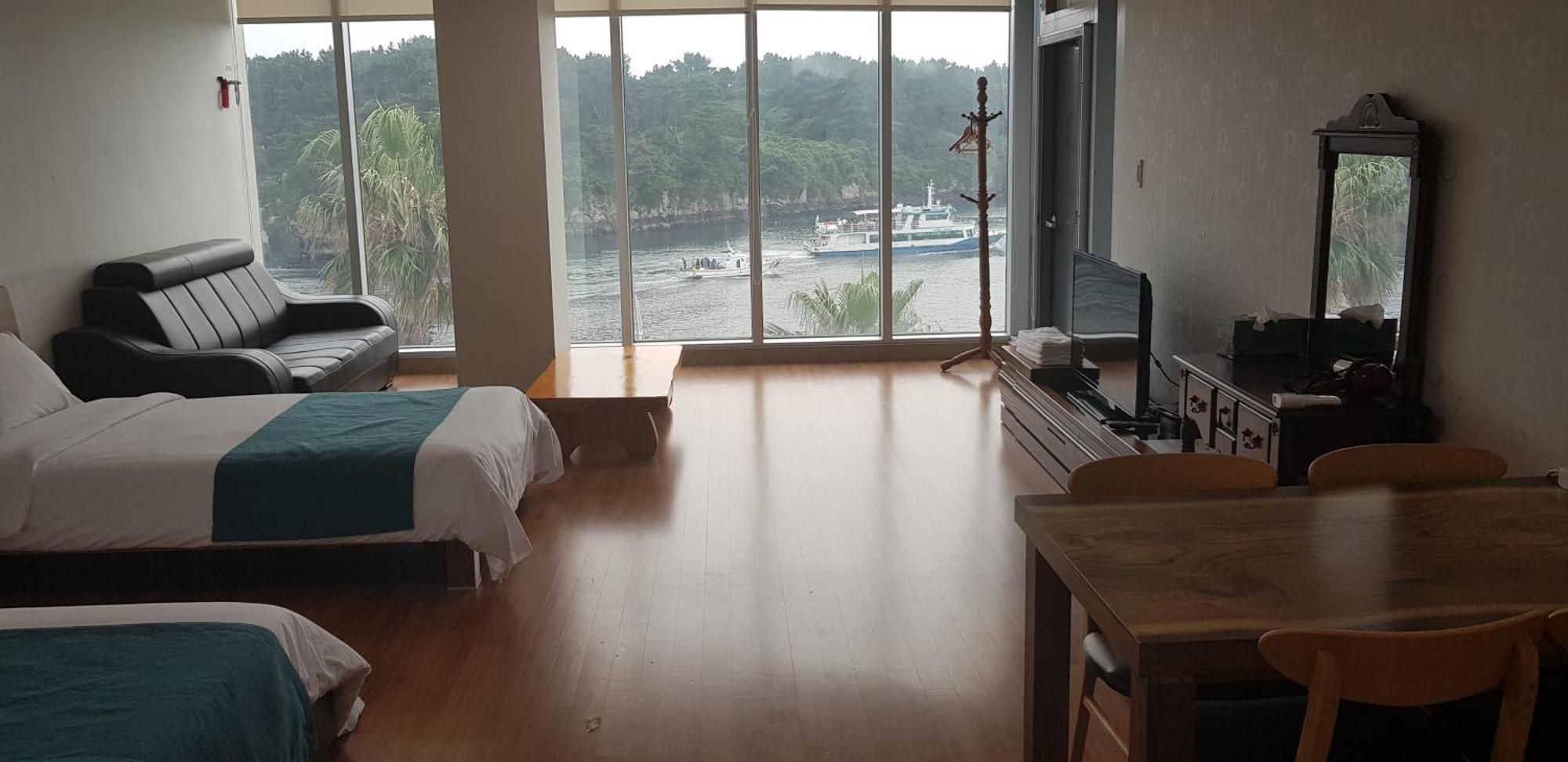 Seom Story Pension Seogwipo Bagian luar foto