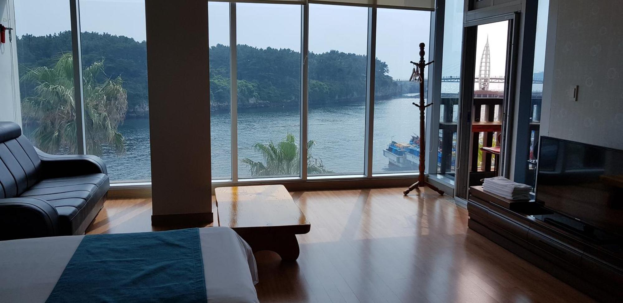 Seom Story Pension Seogwipo Bagian luar foto