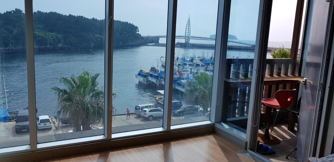 Seom Story Pension Seogwipo Bagian luar foto