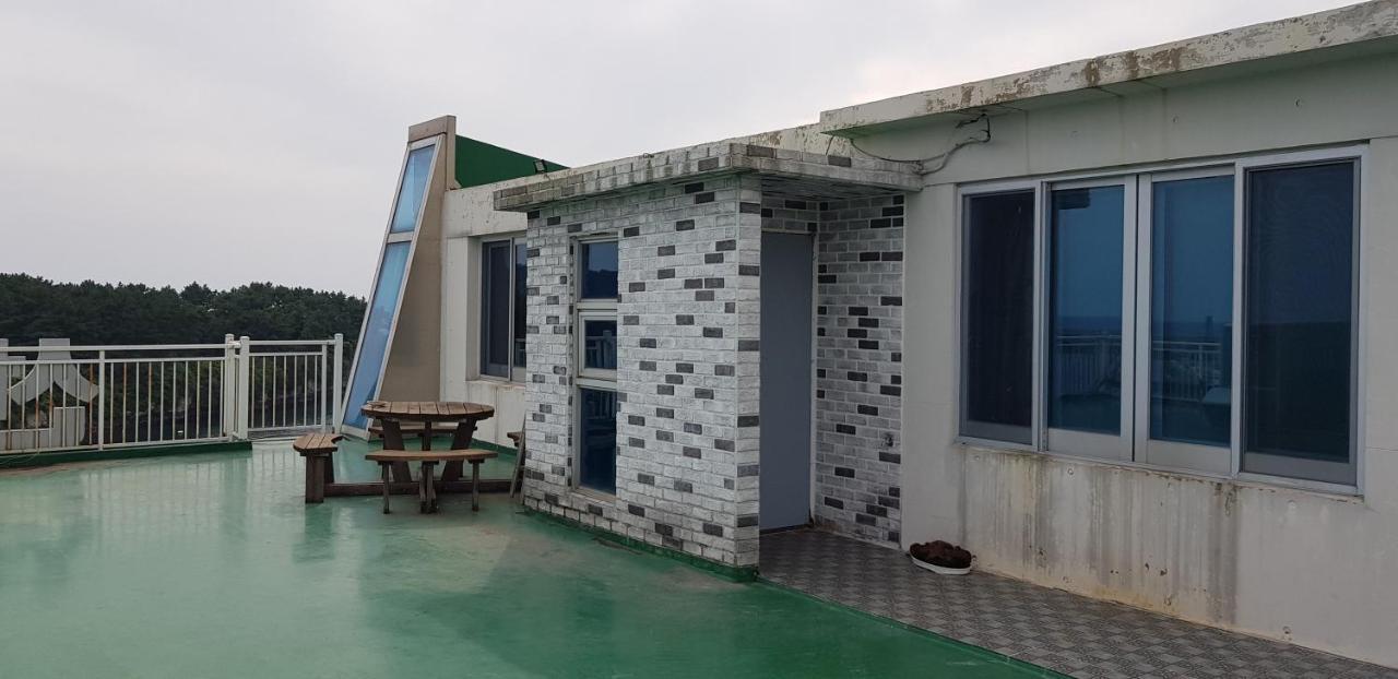 Seom Story Pension Seogwipo Bagian luar foto