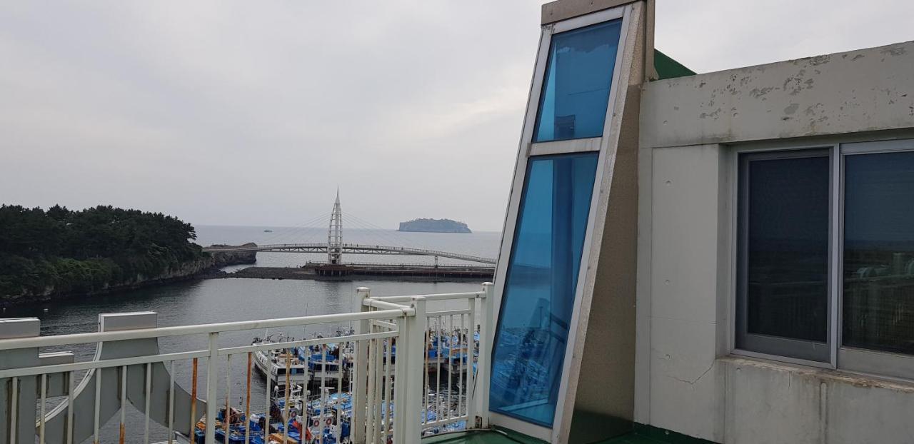 Seom Story Pension Seogwipo Bagian luar foto
